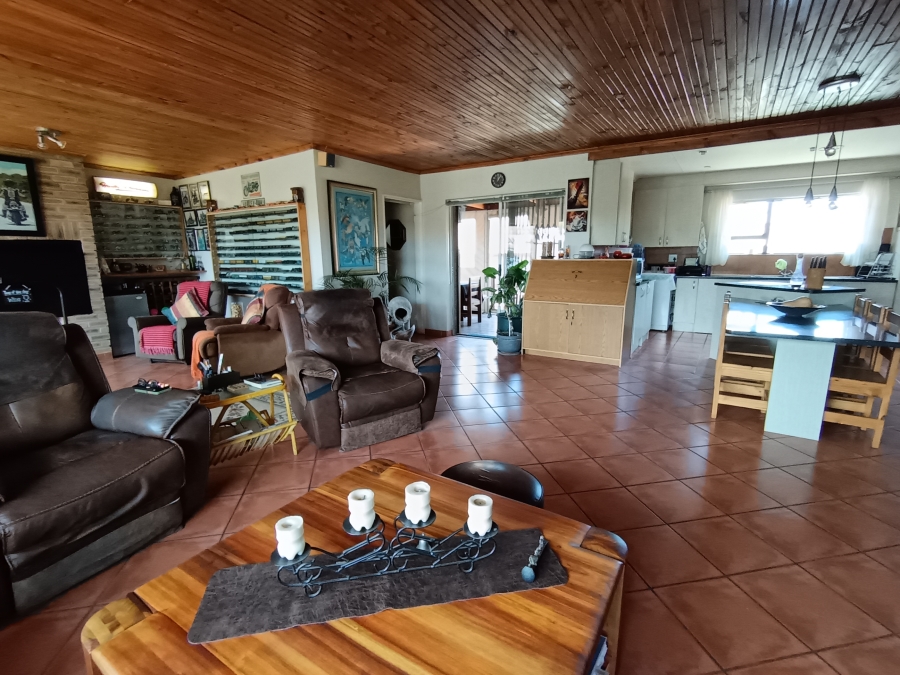 4 Bedroom Property for Sale in Wavecrest Eastern Cape